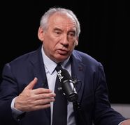 Criză politică în Franța, după ce Guvernul Francez a căzut